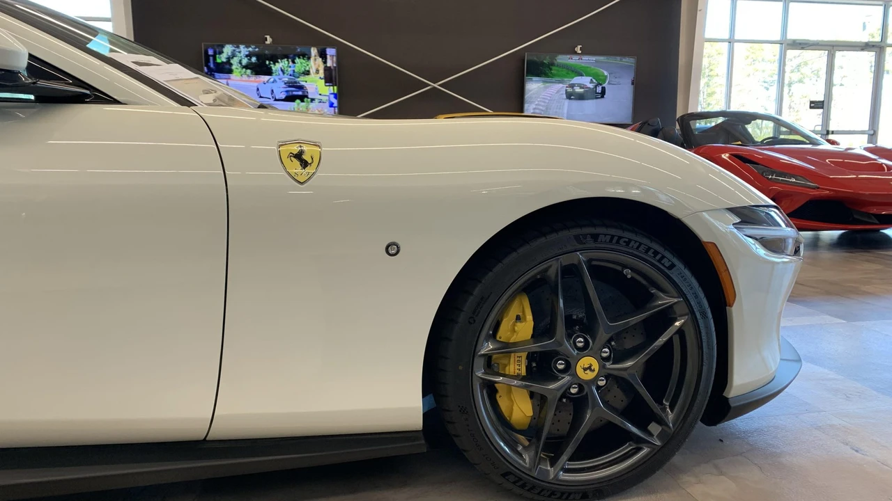 2025 Ferrari Roma Spider - Image 30 of 31