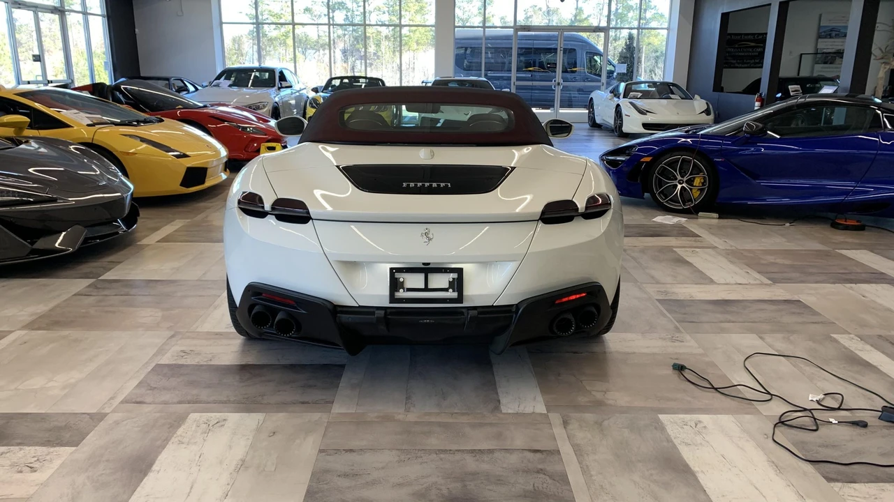 2025 Ferrari Roma Spider - Image 22 of 31
