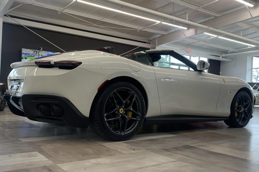 2025 Ferrari Roma Spider - Image 4 of 31