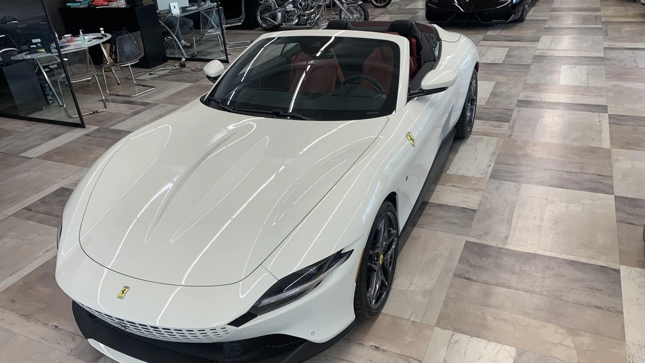 2025 Ferrari Roma Spider - Image 15 of 31