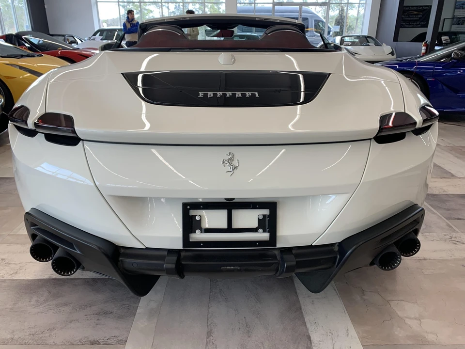 2025 Ferrari Roma Spider - Image 8 of 31