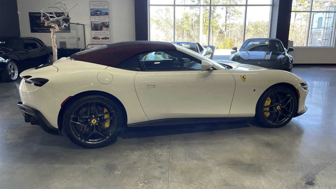 2025 Ferrari Roma Spider - Image 20 of 31