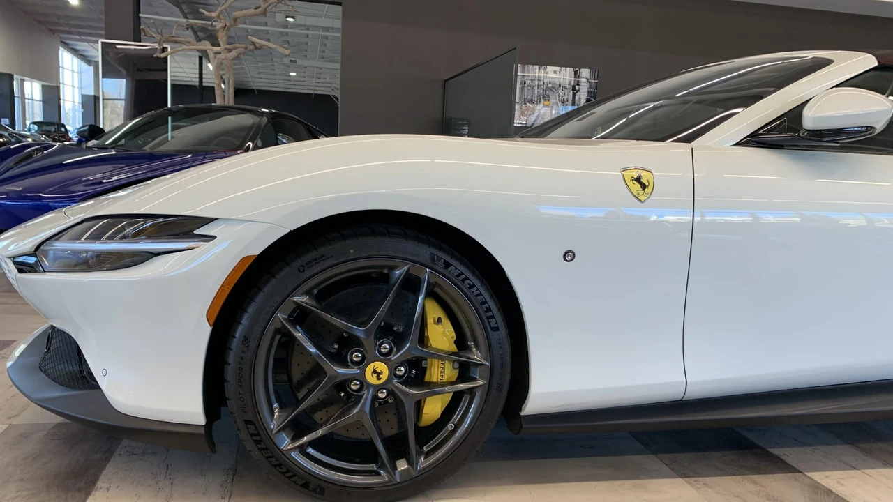 2025 Ferrari Roma Spider - Image 26 of 31