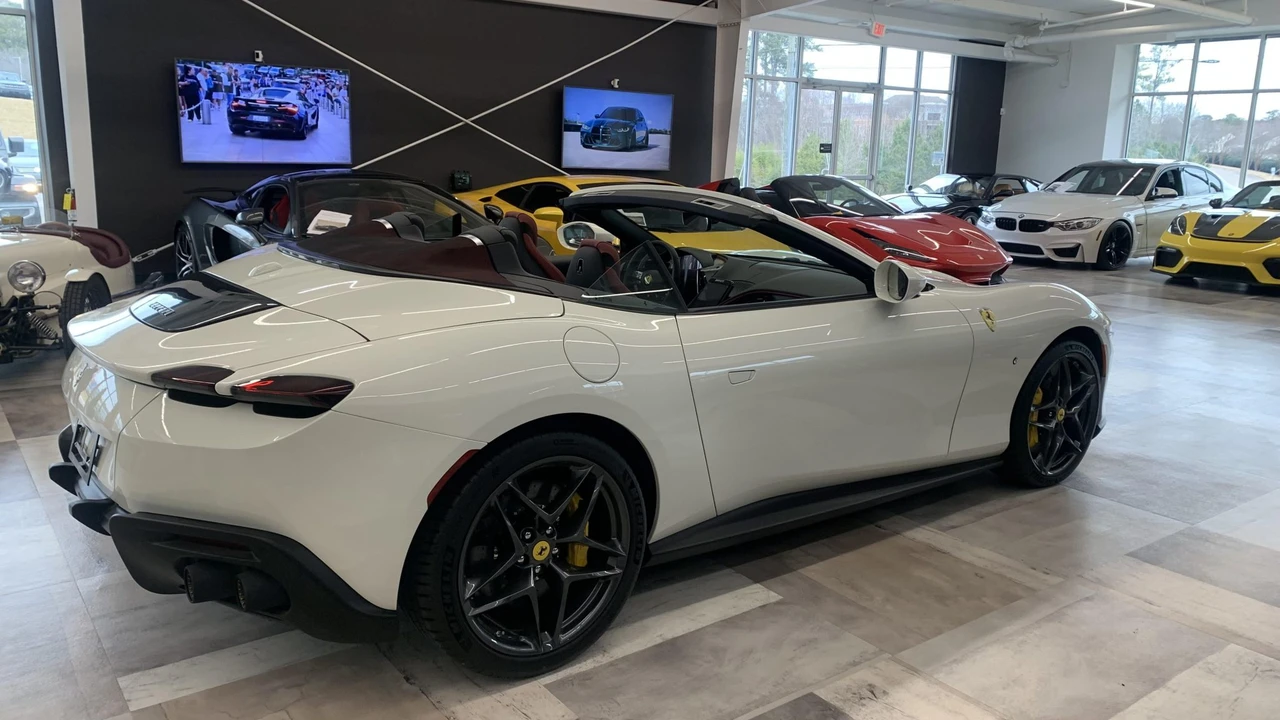 2025 Ferrari Roma Spider - Image 5 of 31