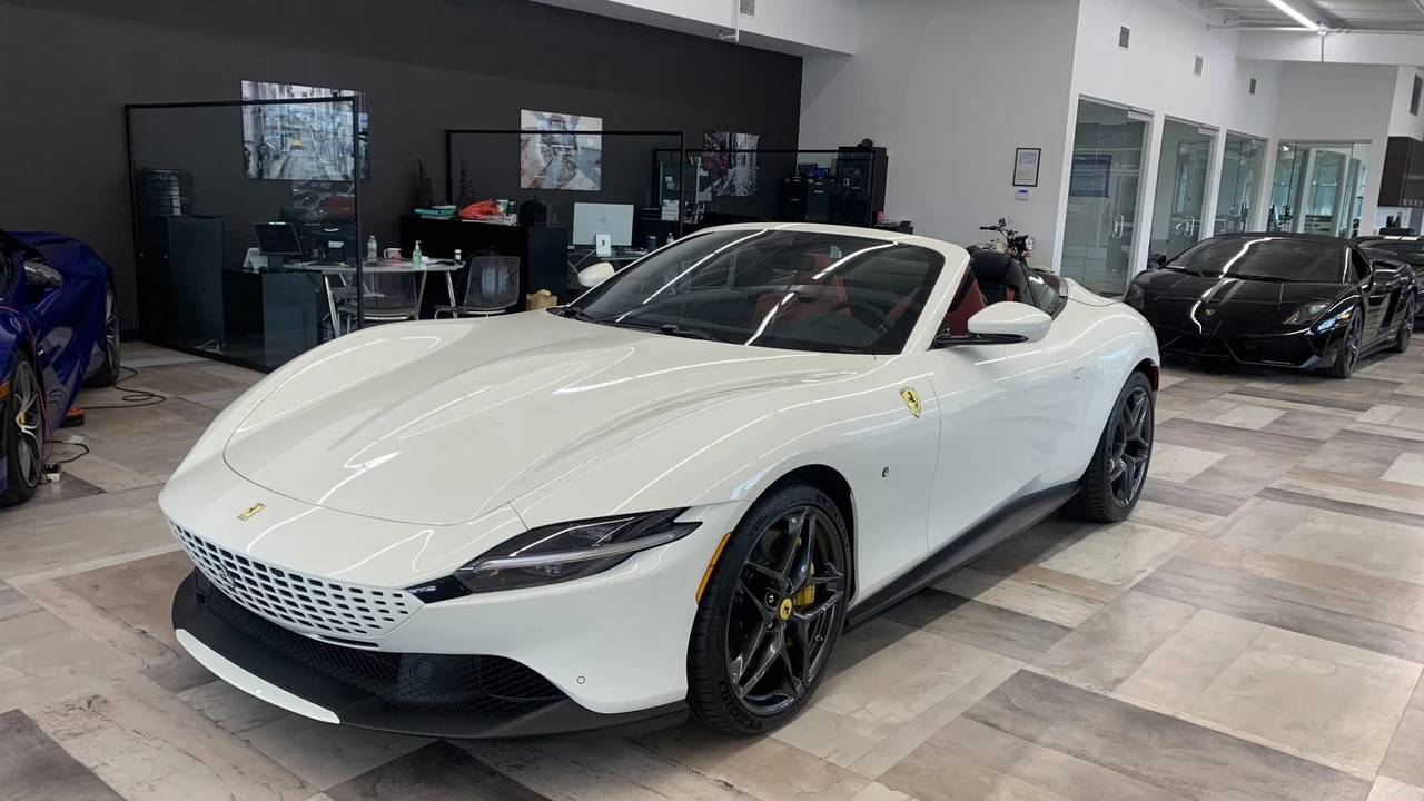 2025 Ferrari Roma Spider - Image 14 of 31