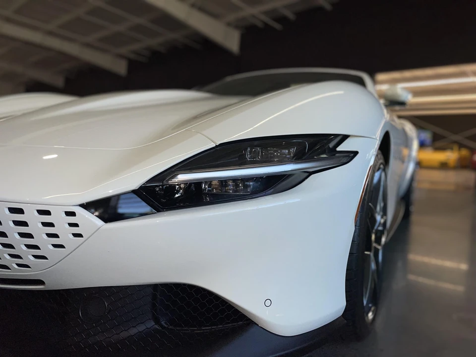 2025 Ferrari Roma Spider - Image 27 of 31