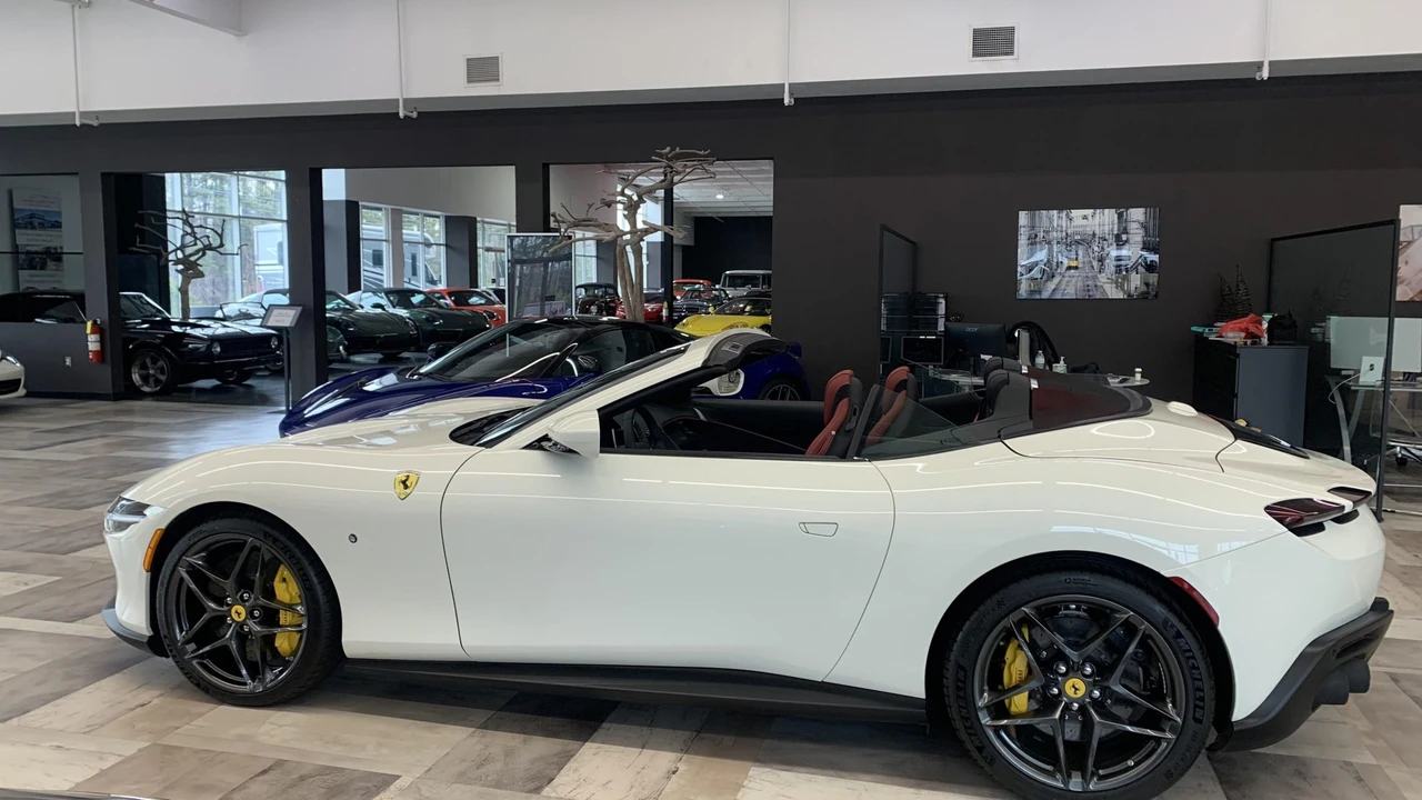 2025 Ferrari Roma Spider - Image 12 of 31