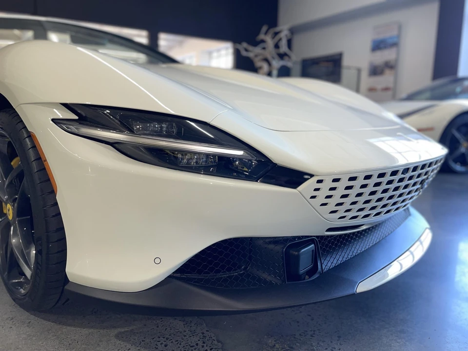 2025 Ferrari Roma Spider - Image 29 of 31