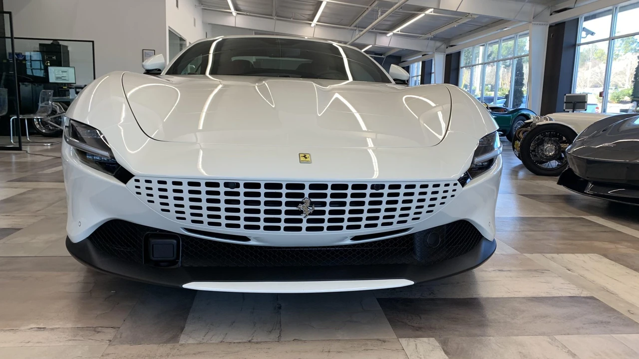2025 Ferrari Roma Spider - Image 16 of 31