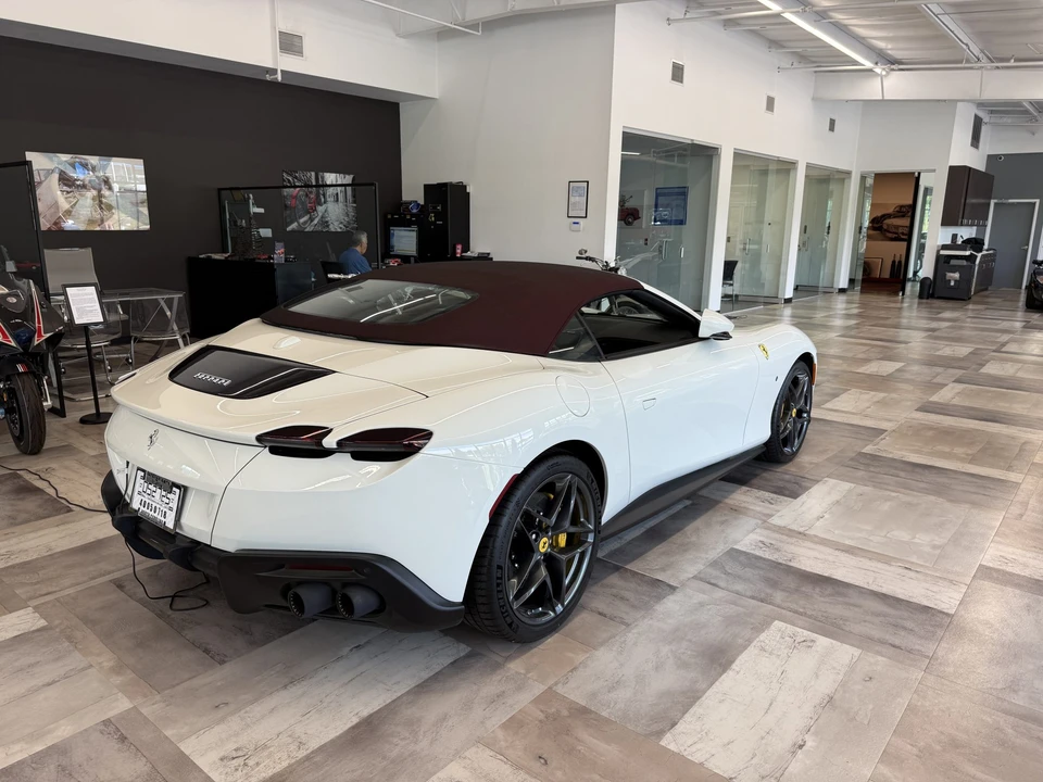 2025 Ferrari Roma Spider - Image 21 of 31