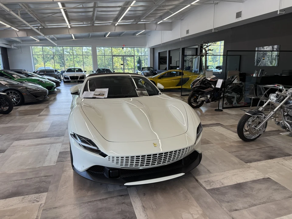 2025 Ferrari Roma Spider - Image 17 of 31