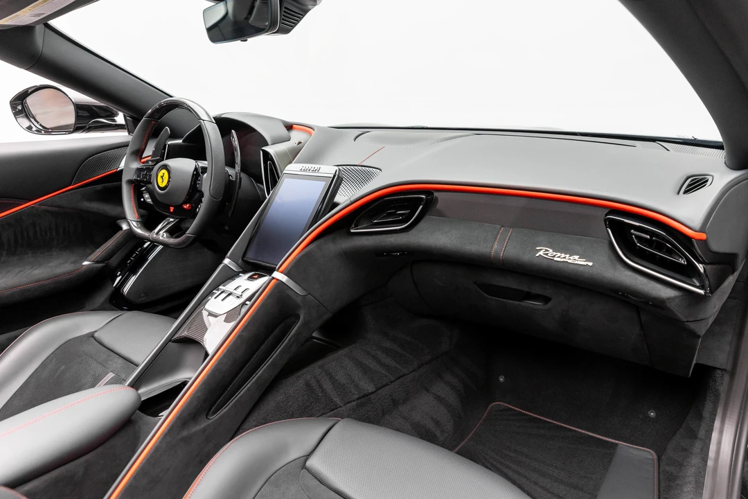 2025 Ferrari Roma Spider - Image 18 of 31