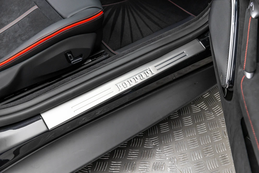 2025 Ferrari Roma Spider - Image 15 of 31