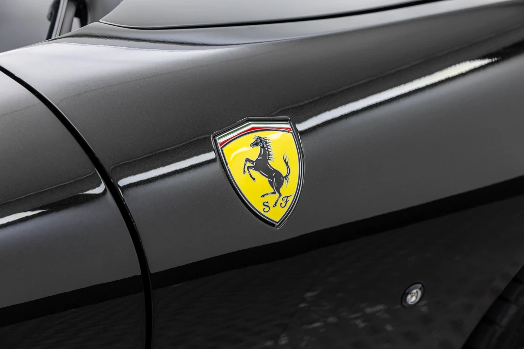 2025 Ferrari Roma Spider - Image 20 of 31