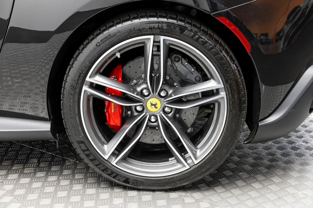 2025 Ferrari Roma Spider - Image 23 of 31