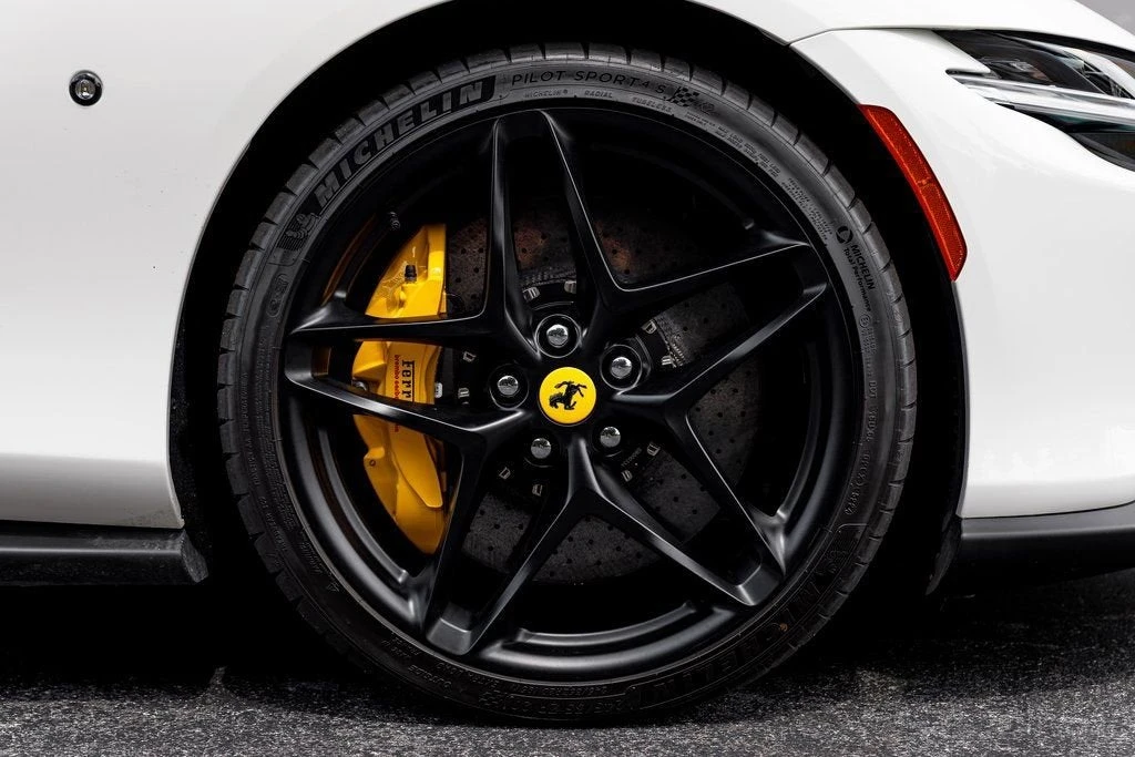 2025 Ferrari Roma Spider - Image 19 of 31