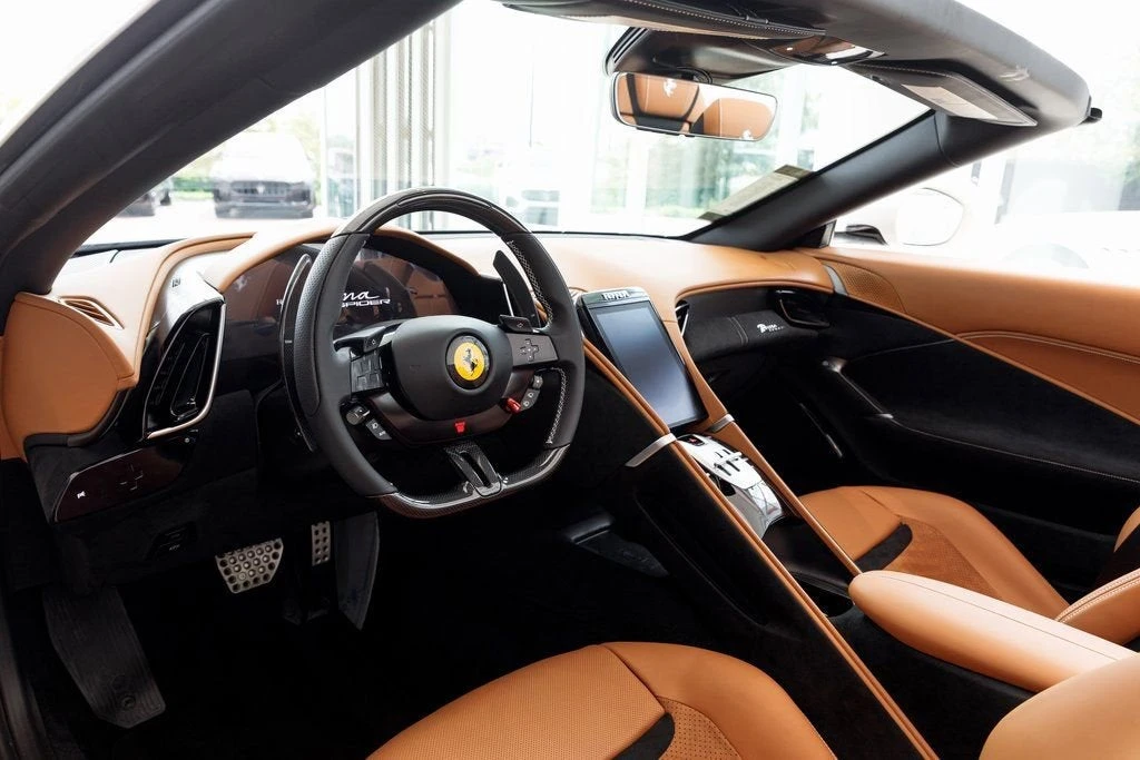 2025 Ferrari Roma Spider - Image 28 of 31