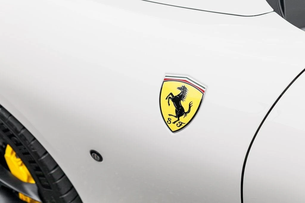 2025 Ferrari Roma Spider - Image 12 of 31