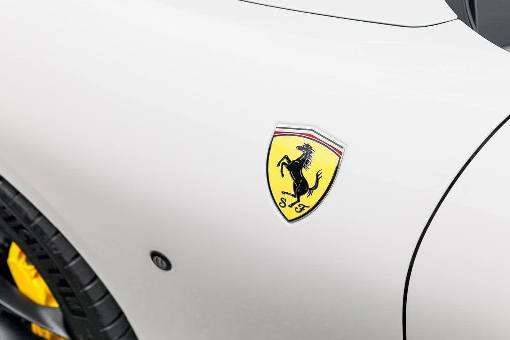 2025 Ferrari Roma Spider - Image 12 of 31
