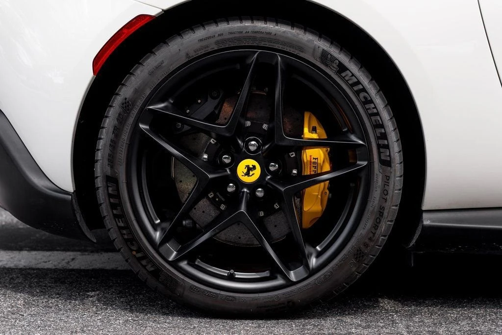 2025 Ferrari Roma Spider - Image 20 of 31