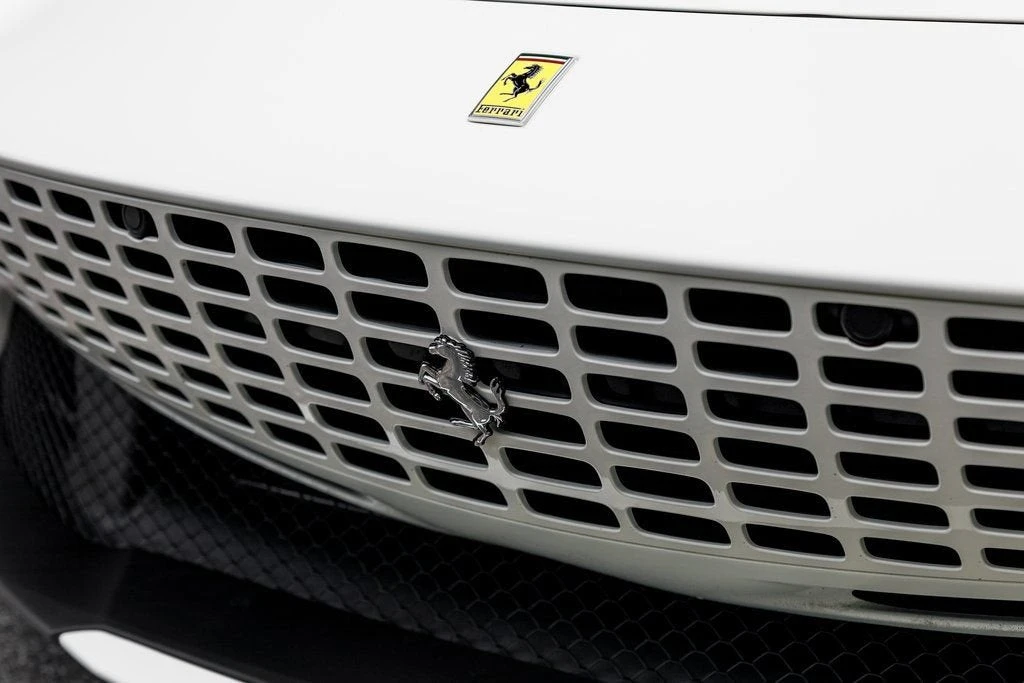 2025 Ferrari Roma Spider - Image 11 of 31