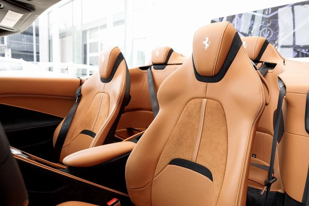 2025 Ferrari Roma Spider - Image 30 of 31