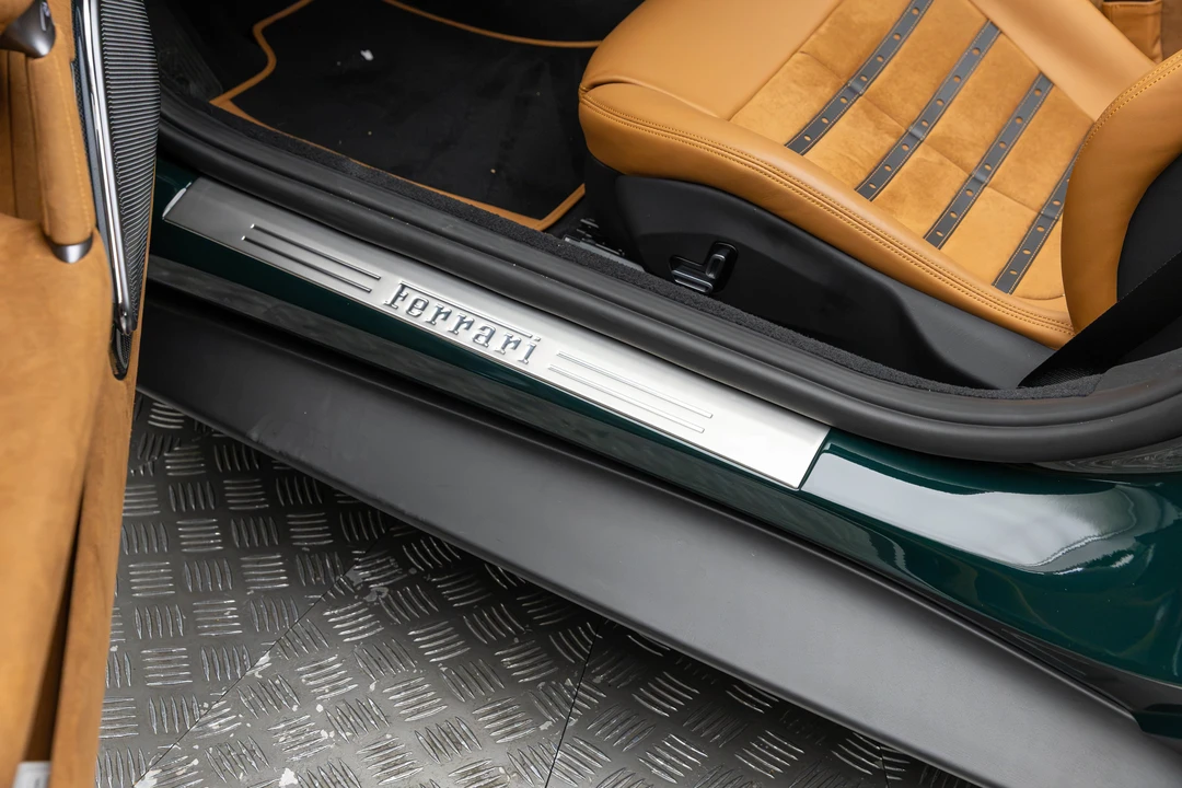 2025 Ferrari Roma Spider - Image 27 of 31