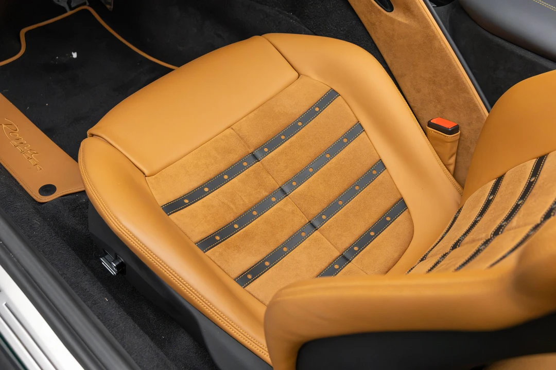 2025 Ferrari Roma Spider - Image 17 of 31