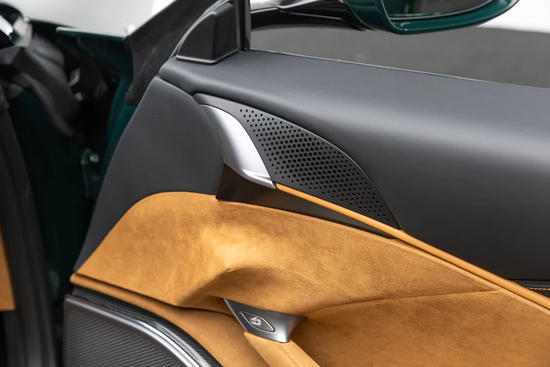 2025 Ferrari Roma Spider - Image 30 of 31