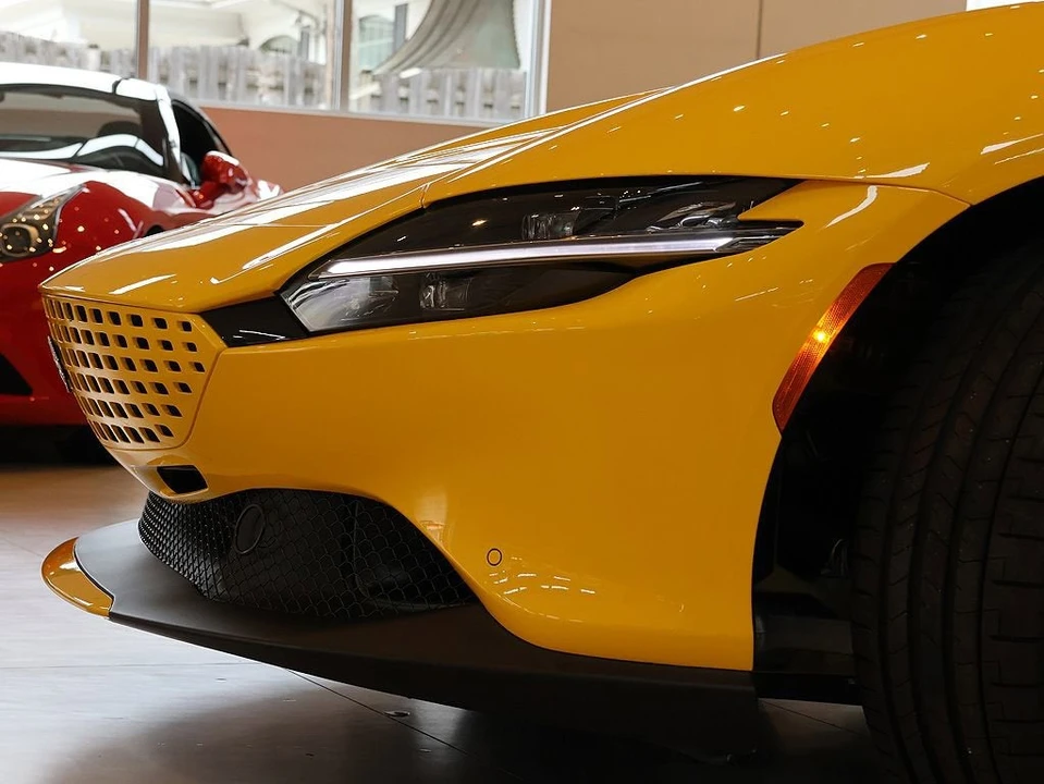 2025 Ferrari Roma Spider - Image 21 of 31