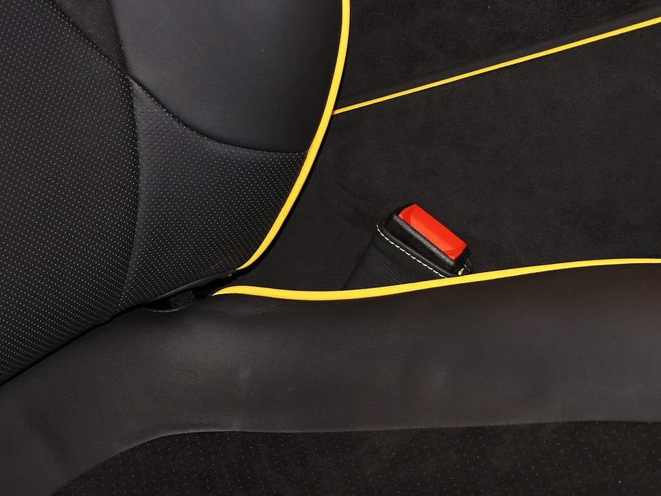 2025 Ferrari Roma Spider - Image 29 of 31