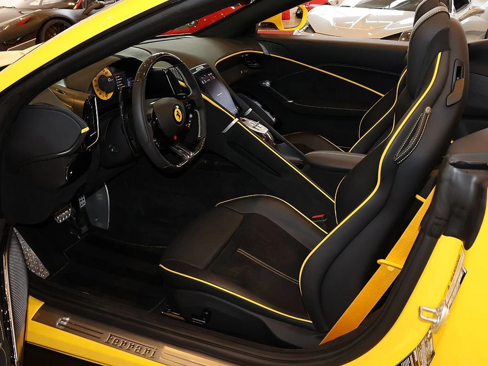 2025 Ferrari Roma Spider - Image 4 of 31