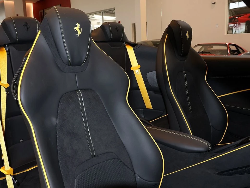 2025 Ferrari Roma Spider - Image 30 of 31