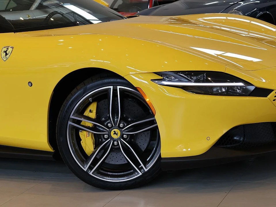 2025 Ferrari Roma Spider - Image 8 of 31