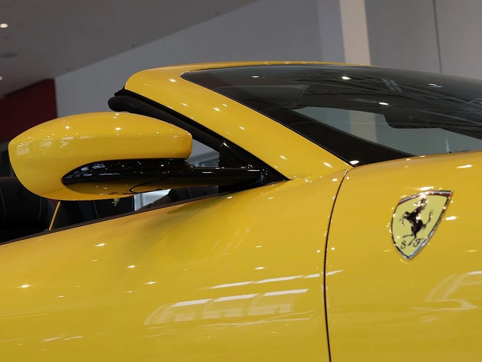 2025 Ferrari Roma Spider - Image 11 of 31