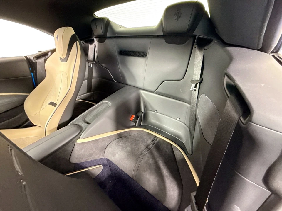 2025 Ferrari Roma Spider - Image 19 of 29