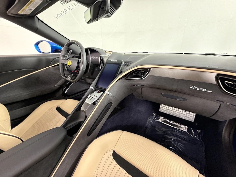 2025 Ferrari Roma Spider - Image 26 of 29