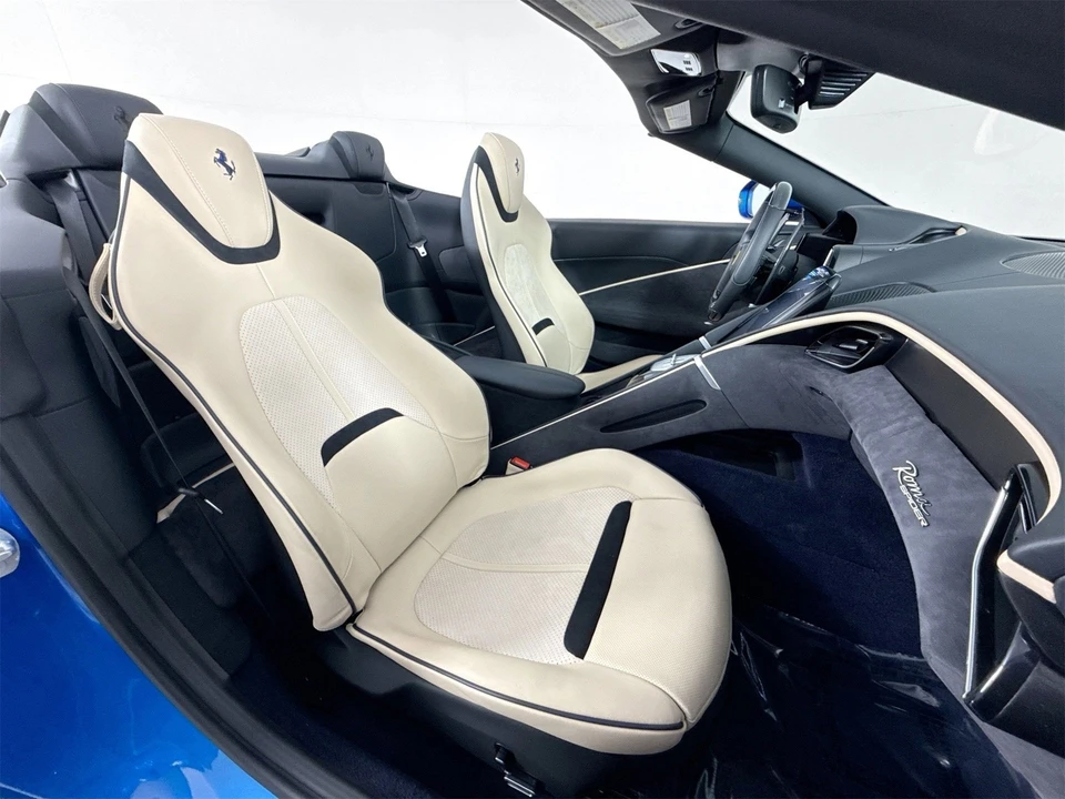 2025 Ferrari Roma Spider - Image 23 of 29