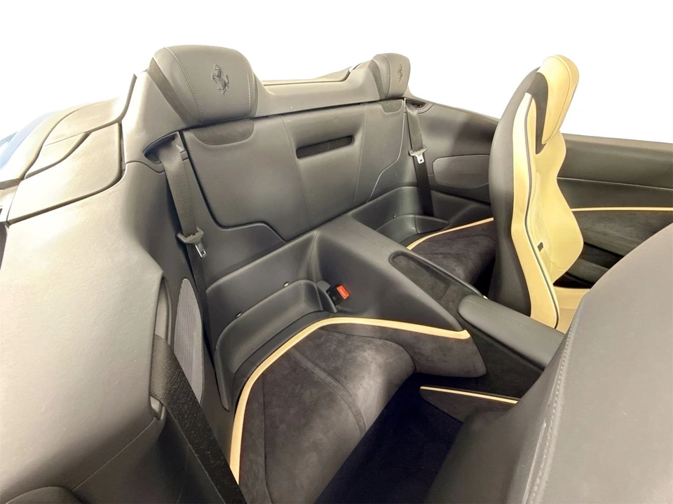 2025 Ferrari Roma Spider - Image 22 of 29