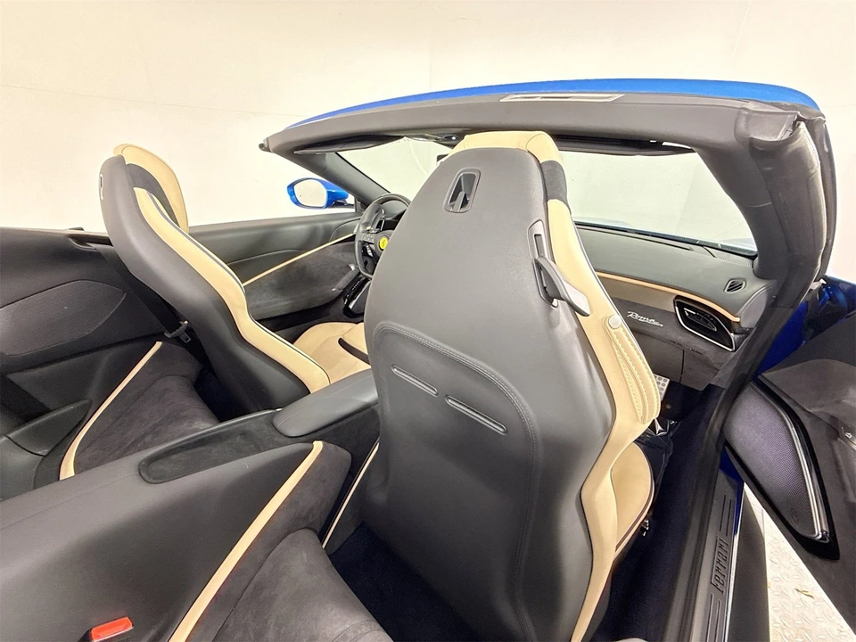 2025 Ferrari Roma Spider - Image 24 of 29