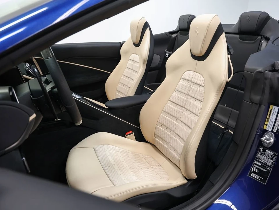 2025 Ferrari Roma Spider - Image 3 of 31