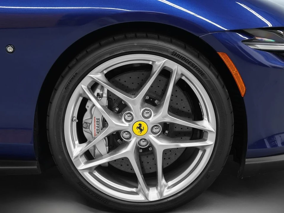 2025 Ferrari Roma Spider - Image 12 of 31