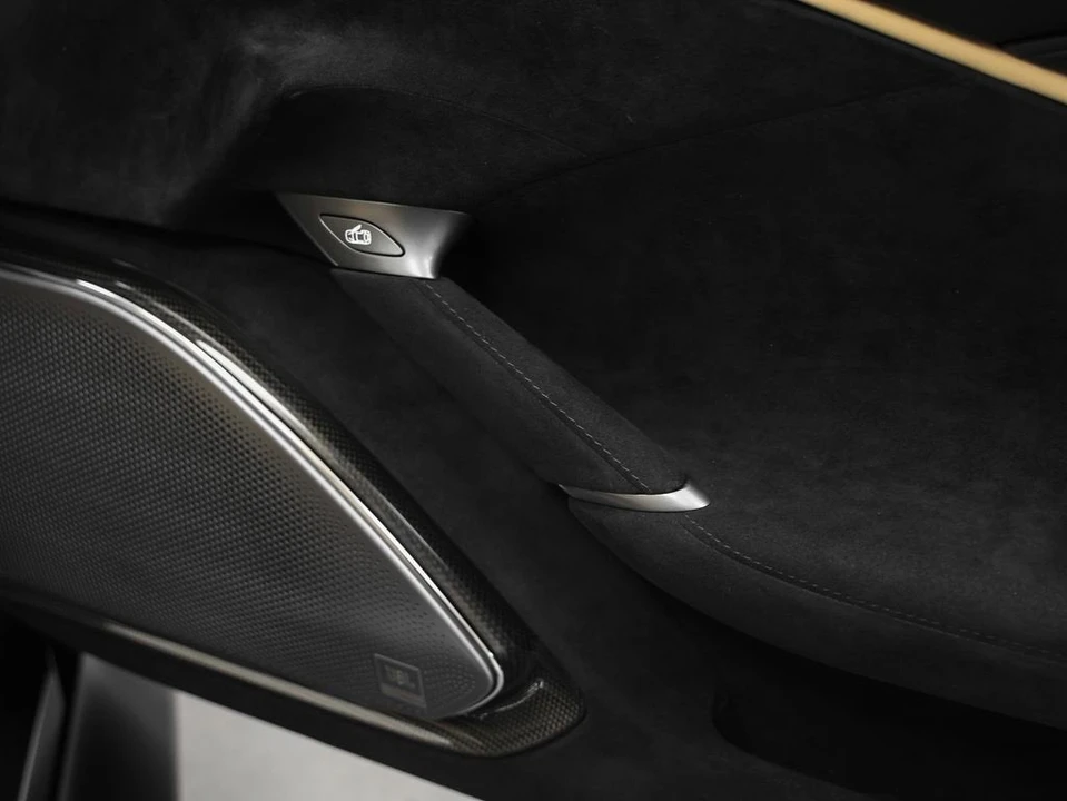 2025 Ferrari Roma Spider - Image 30 of 31