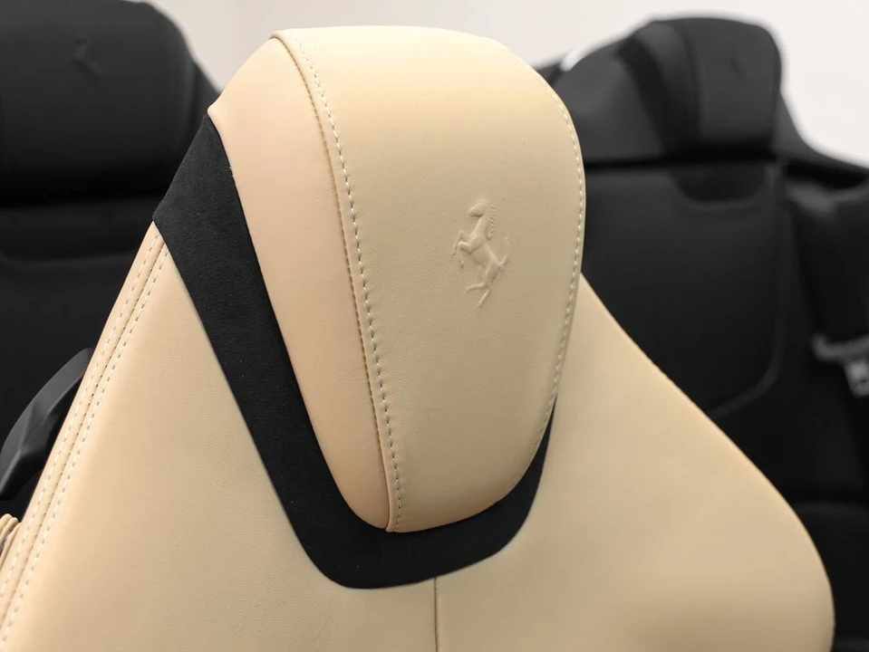 2025 Ferrari Roma Spider - Image 23 of 31