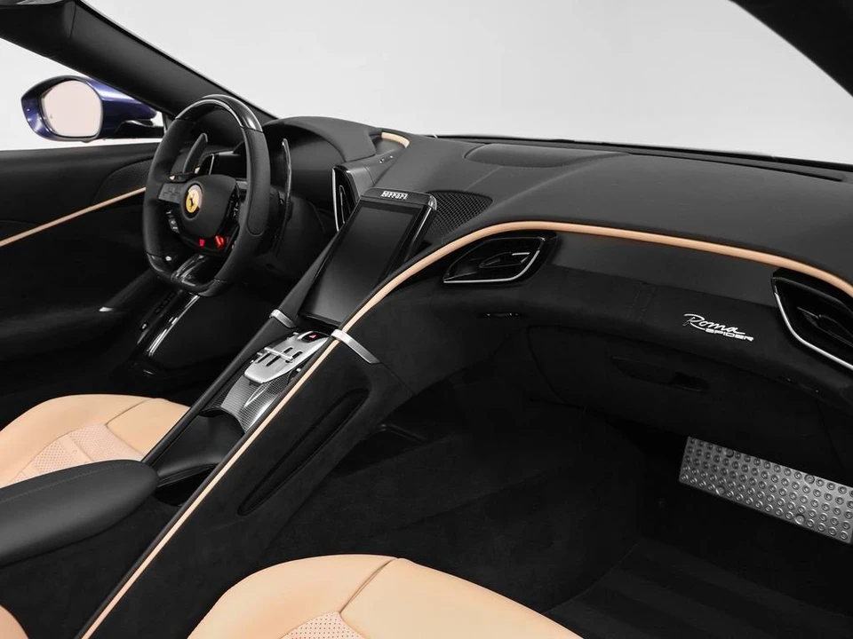 2025 Ferrari Roma Spider - Image 26 of 31