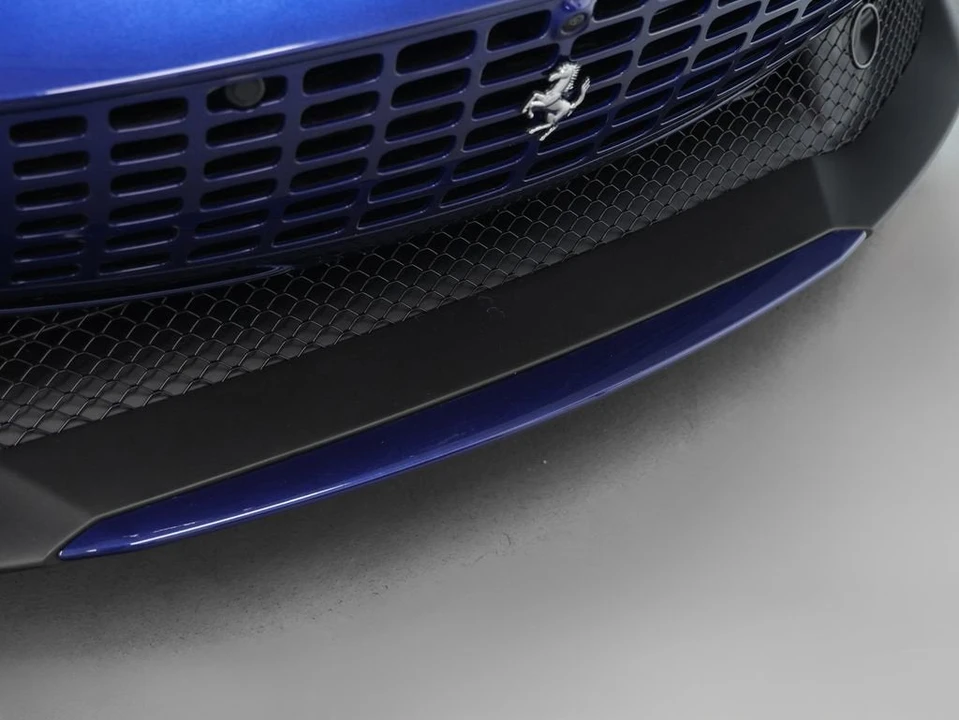 2025 Ferrari Roma Spider - Image 8 of 31