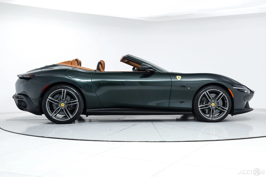 2025 Ferrari Roma Spider - Image 11 of 21