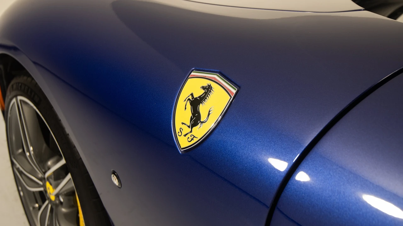 2025 Ferrari Roma Spider - Image 13 of 31