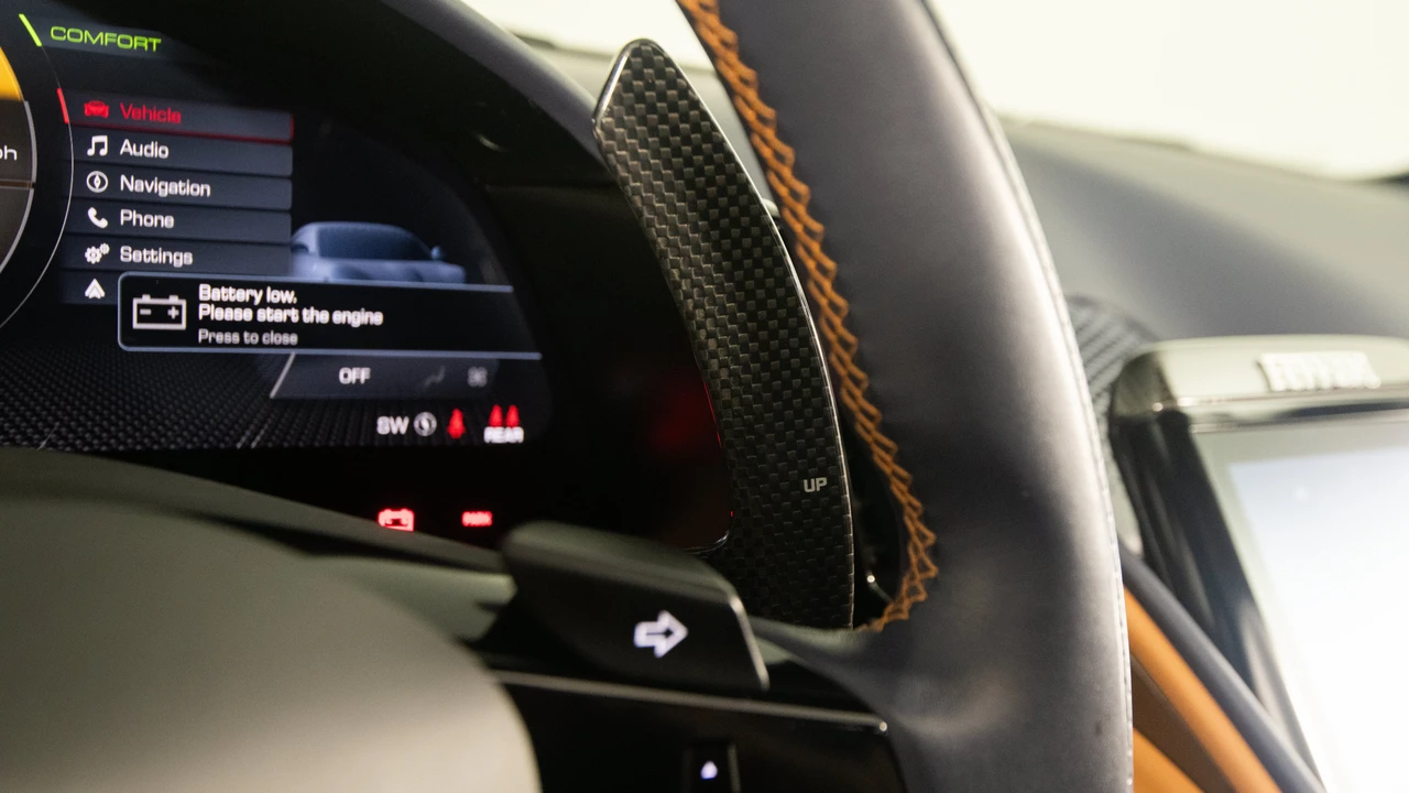 2025 Ferrari Roma Spider - Image 27 of 31
