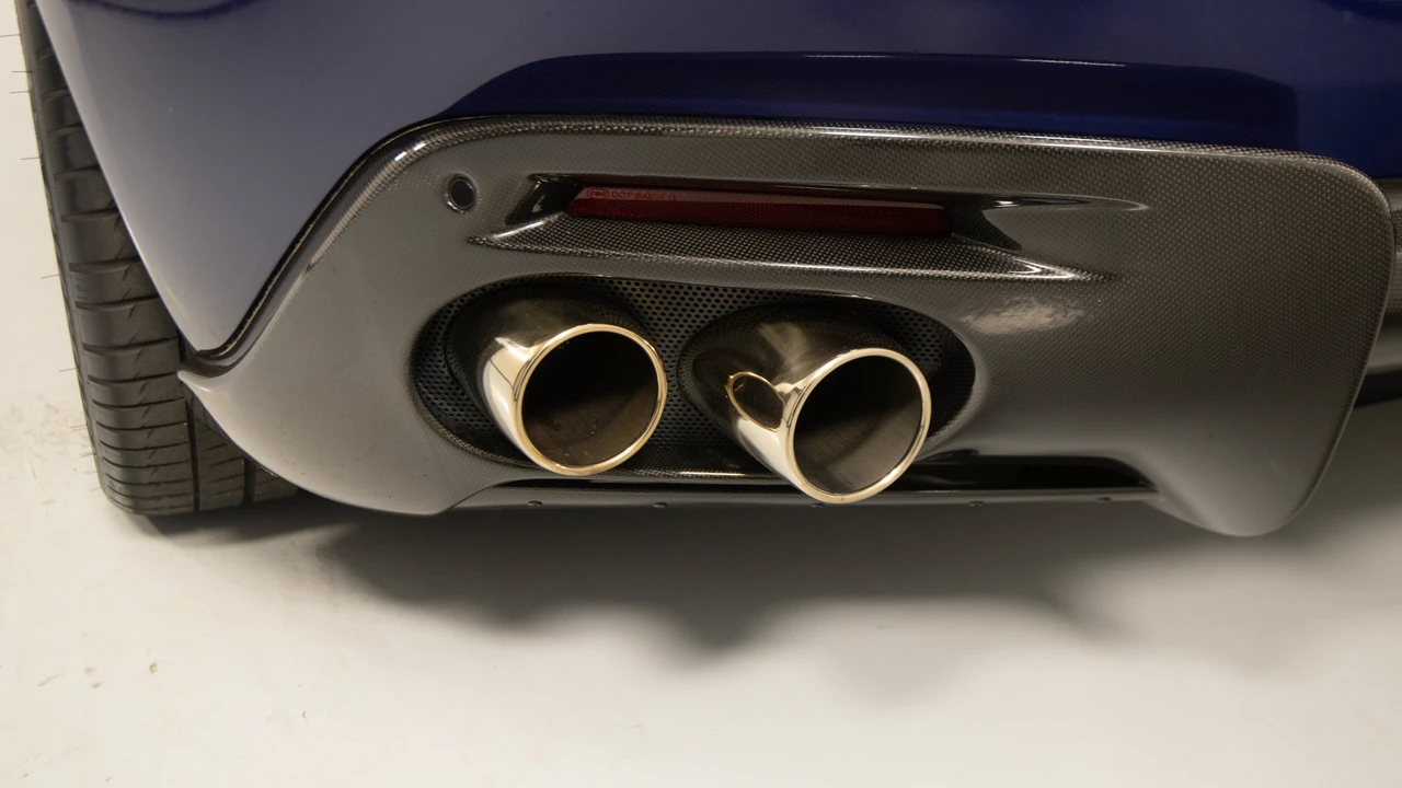 2025 Ferrari Roma Spider - Image 18 of 31